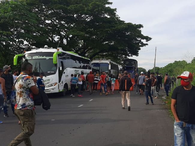 Autoridades de Santander devolvieron buses con 241 migrantes