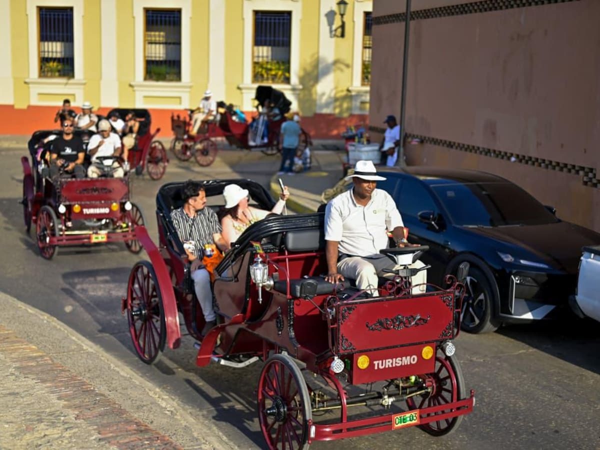 Más de 2.000 personas disfrutaron de paseos gratuitos en coches eléctricos durante el puente festivo