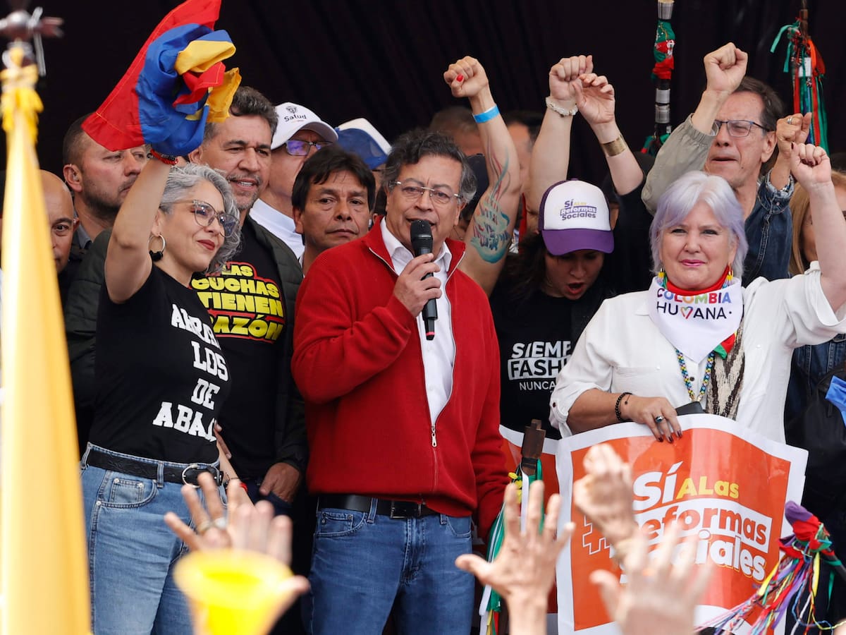 “El pueblo debe rebelarse con la mayor fuerza posible”: Petro sobre las manifestaciones en Colombia