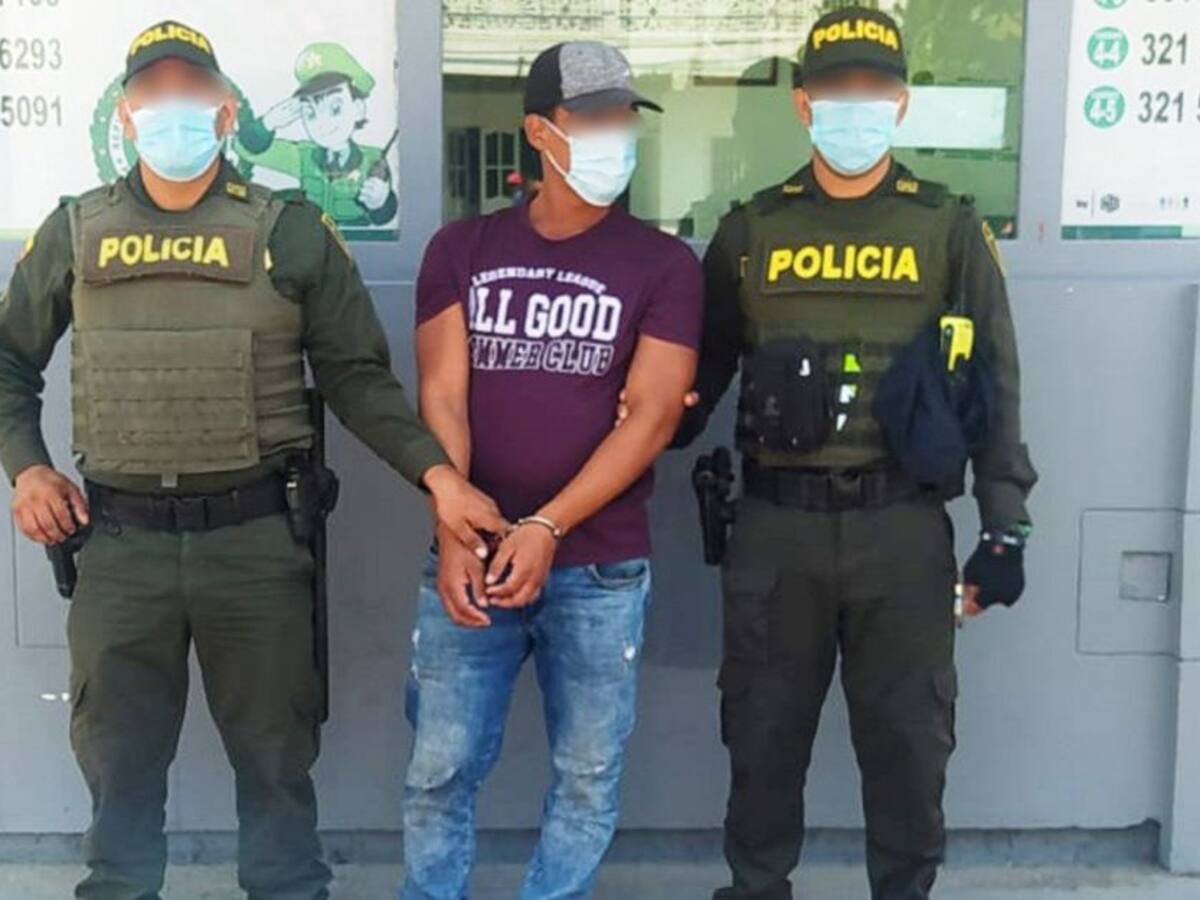 Capturadas seis personas en la calle violando la detención domiciliaria