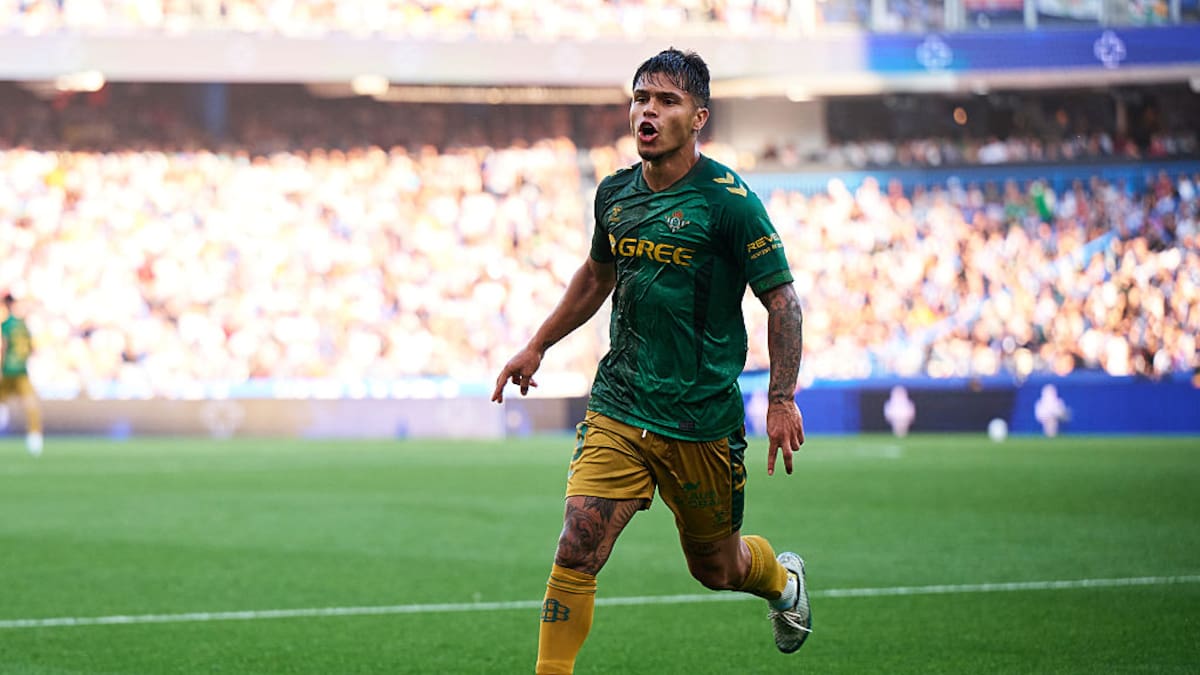 Cucho Hernández fue directo: esto dijo por la competencia de la titular en el Betis