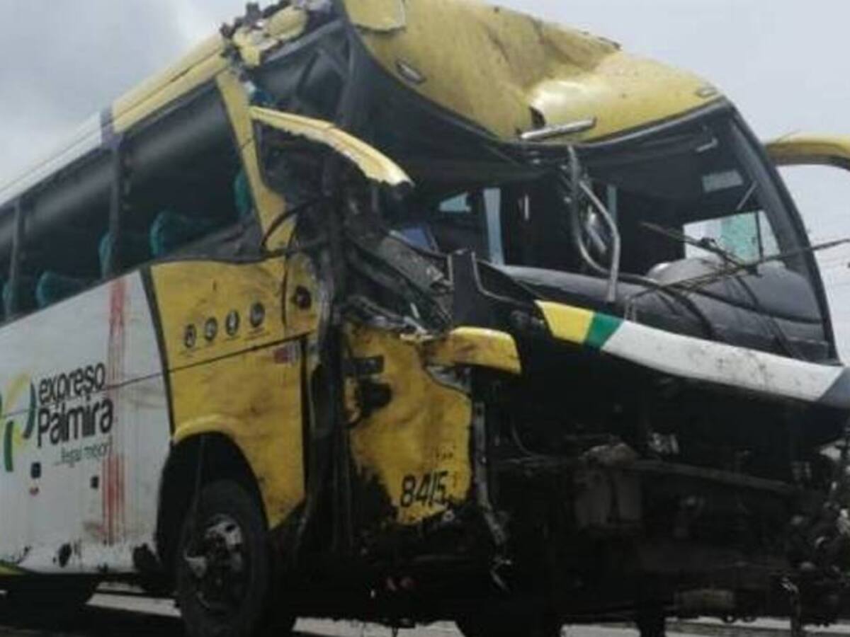 Accidente de Bus de Expreso Palmira deja 19 heridos