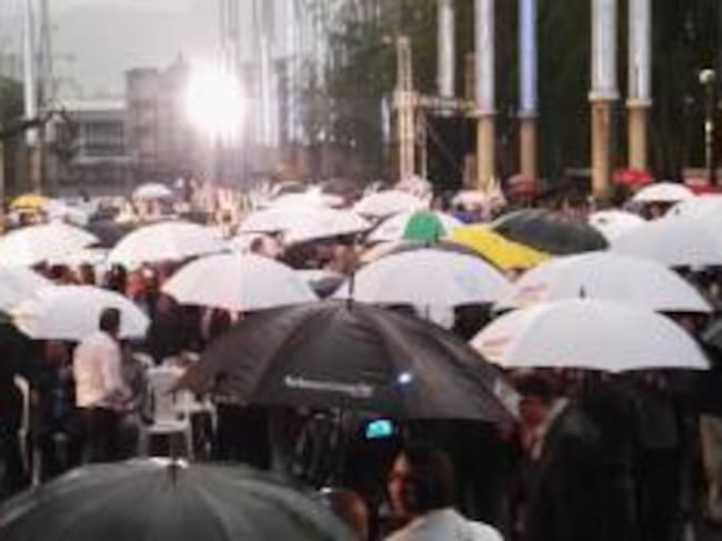 Lluvia opaco posesión del gobernador de Antioquia