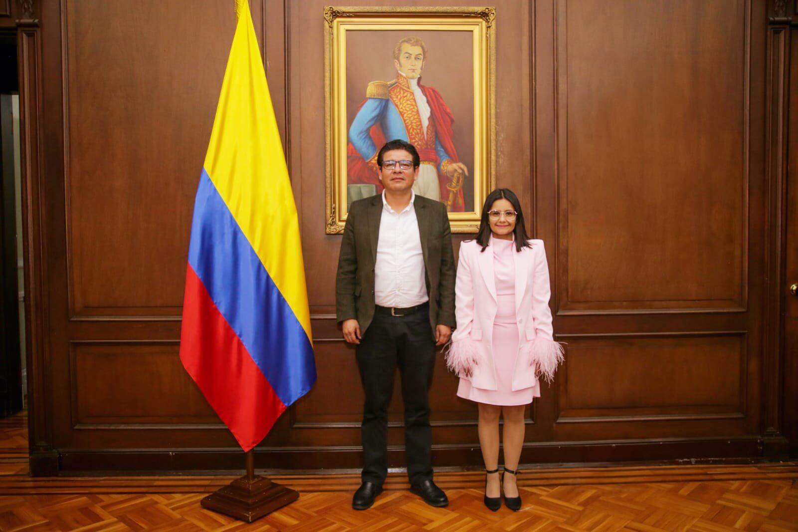 El jefe de despacho (e) de la Presidencia, Raúl Moreno, junto a la directora del DAPRE, Angie Rodríguez. Foto: DAPRE