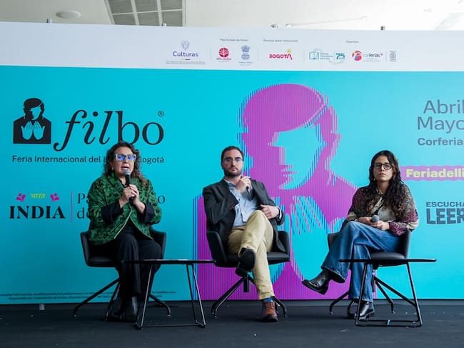 De izq a derecha Adriana Angel directora de la FILBo CCL - Felipe Martinez director de programación Camara Colombiana del Libro y Mariana Arrubla directora de programación infantil FILBo Camara Colombia (Crédito: Corferias / Cámara Colombiana del Libro)