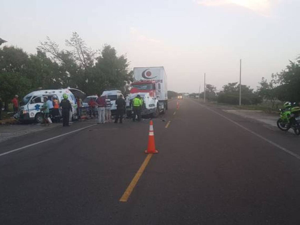 Ambulancia se accidenta y deja dos personas muertas y dos heridos