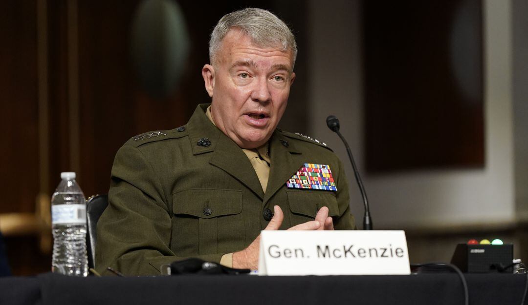 Durante audiencia ante Congreso de EE.UU., altos mandos militares contradijeron al presidente Biden, quien había negado recibir una recomendación así.