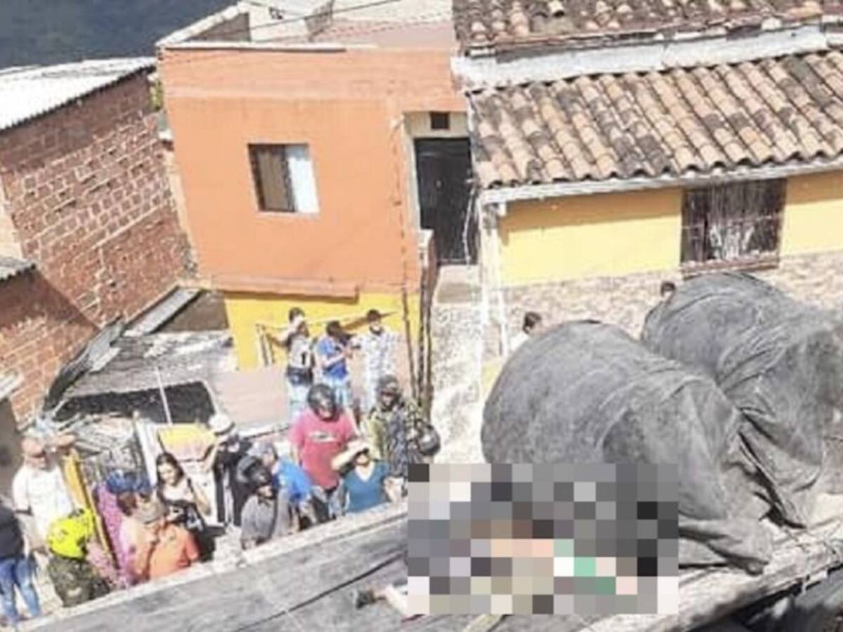 Mueren aplastados dos jóvenes que viajaban como polizones en Antioquia