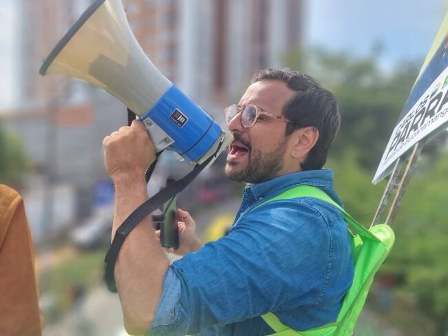Crónica: En la vía a Ciudad Norte con Carlos Parra, candidato a la alcaldía de Bucaramanga