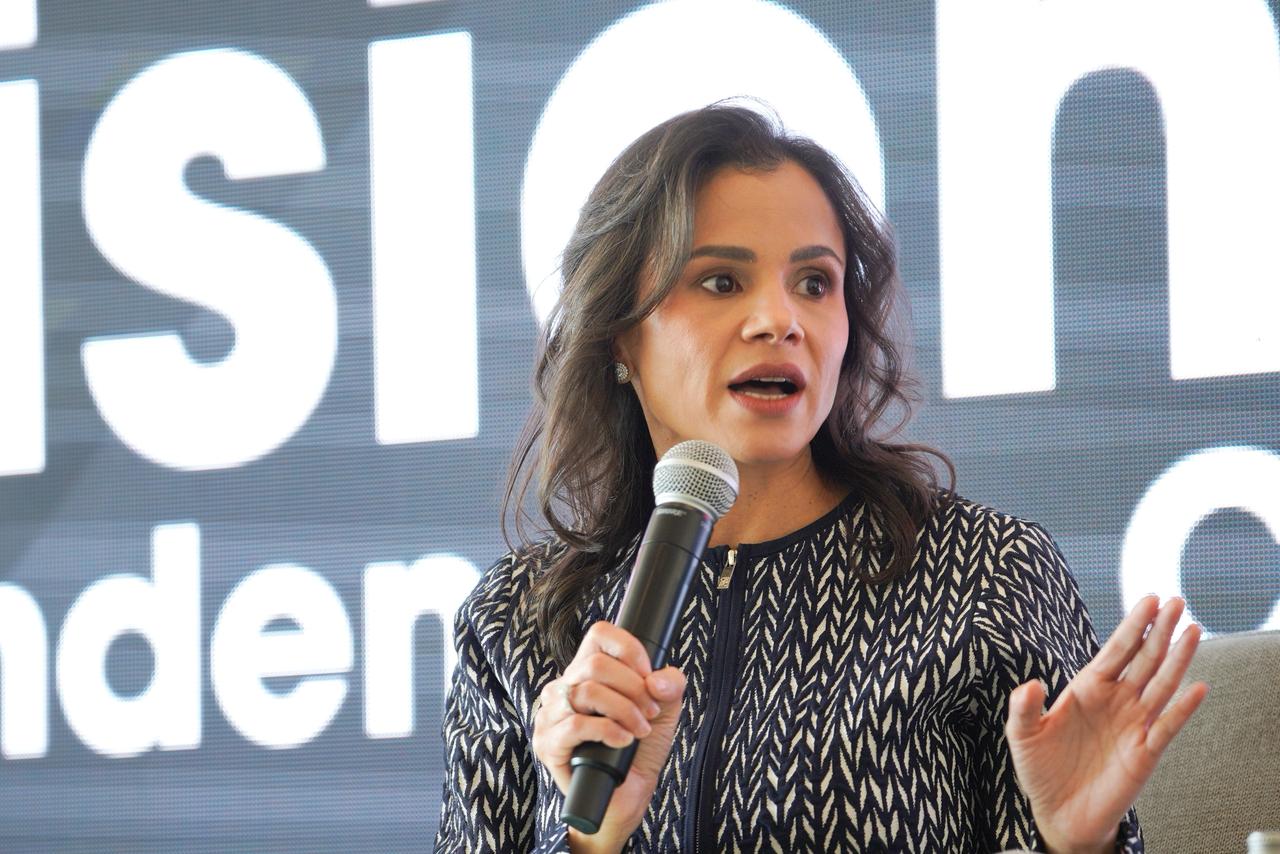 Luz Stella Murgas interviene en Visión 2026, donde pidió reglas claras y proyectos clave para la seguridad energética. | Foto: Caracol Radio