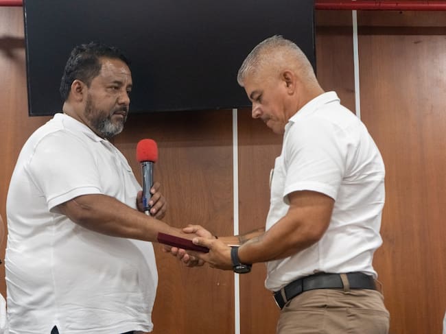Entrega de medallas de exmilitares a familiares de víctimas de falsos positivos en QuindíoFoto: Cortesía JEP