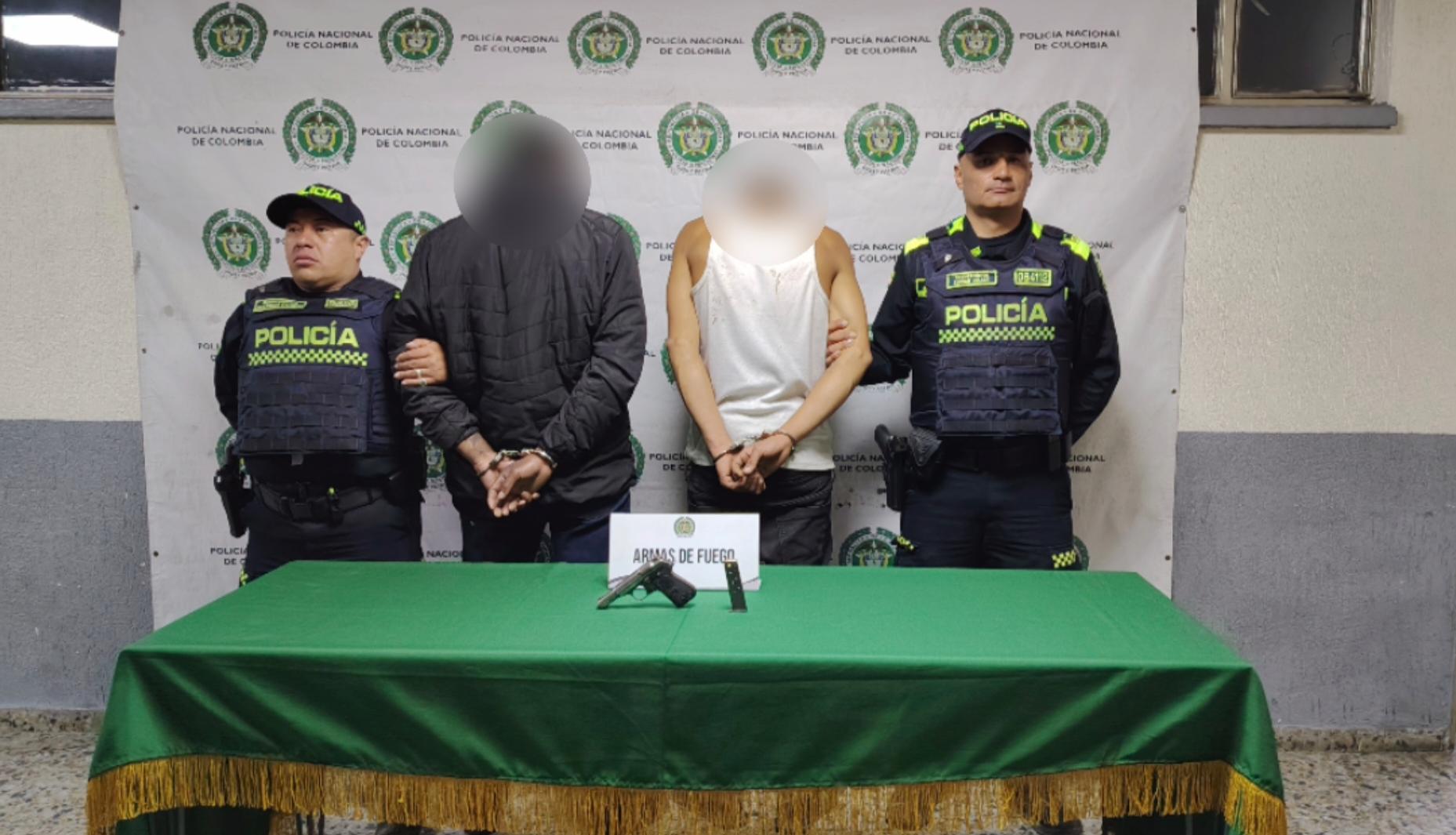 Capturan a dos hombres tras robo de vehículo a conductor de aplicación en Usme.(Foto: cortesía Policía Metropolitana de Bogotá)