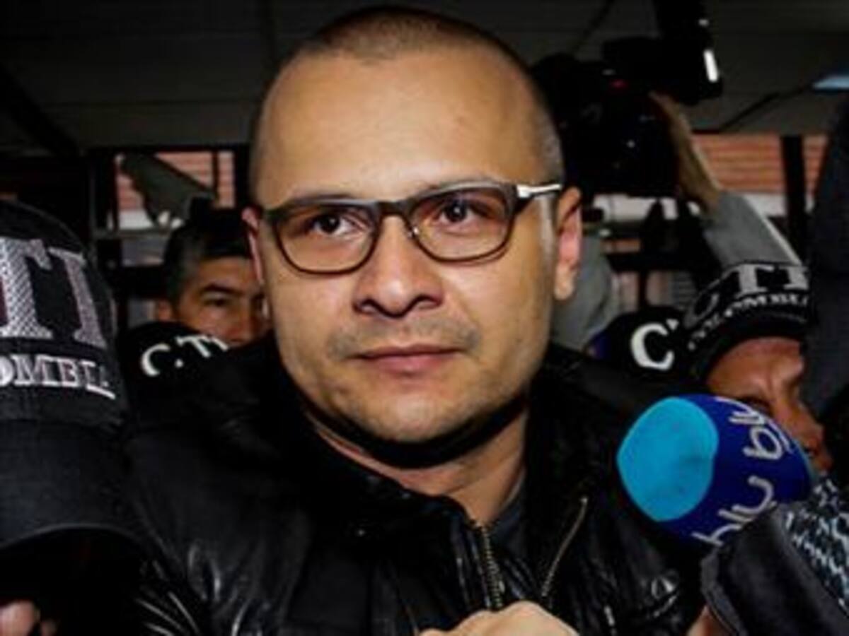 Hacker dice que tenía que atacar lo que no fuera compatible con el uribismo
