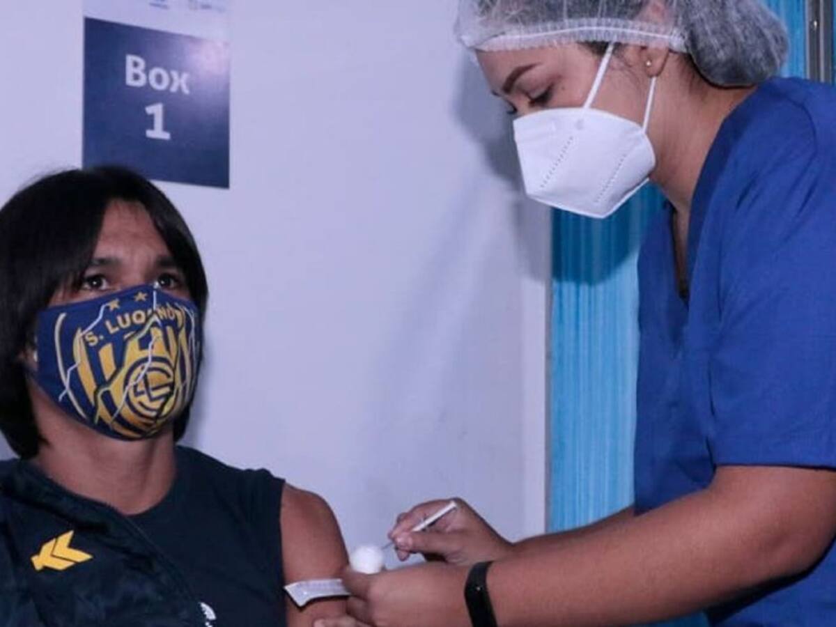 Paraguay y Uruguay, primeros países en vacunar a futbolistas de la Conmebol