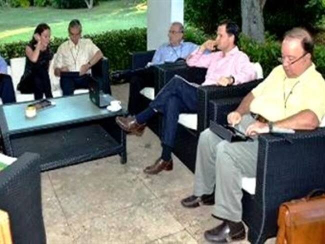 En medio de polémica por negativa de una Constituyente reinician diálogos en La Habana