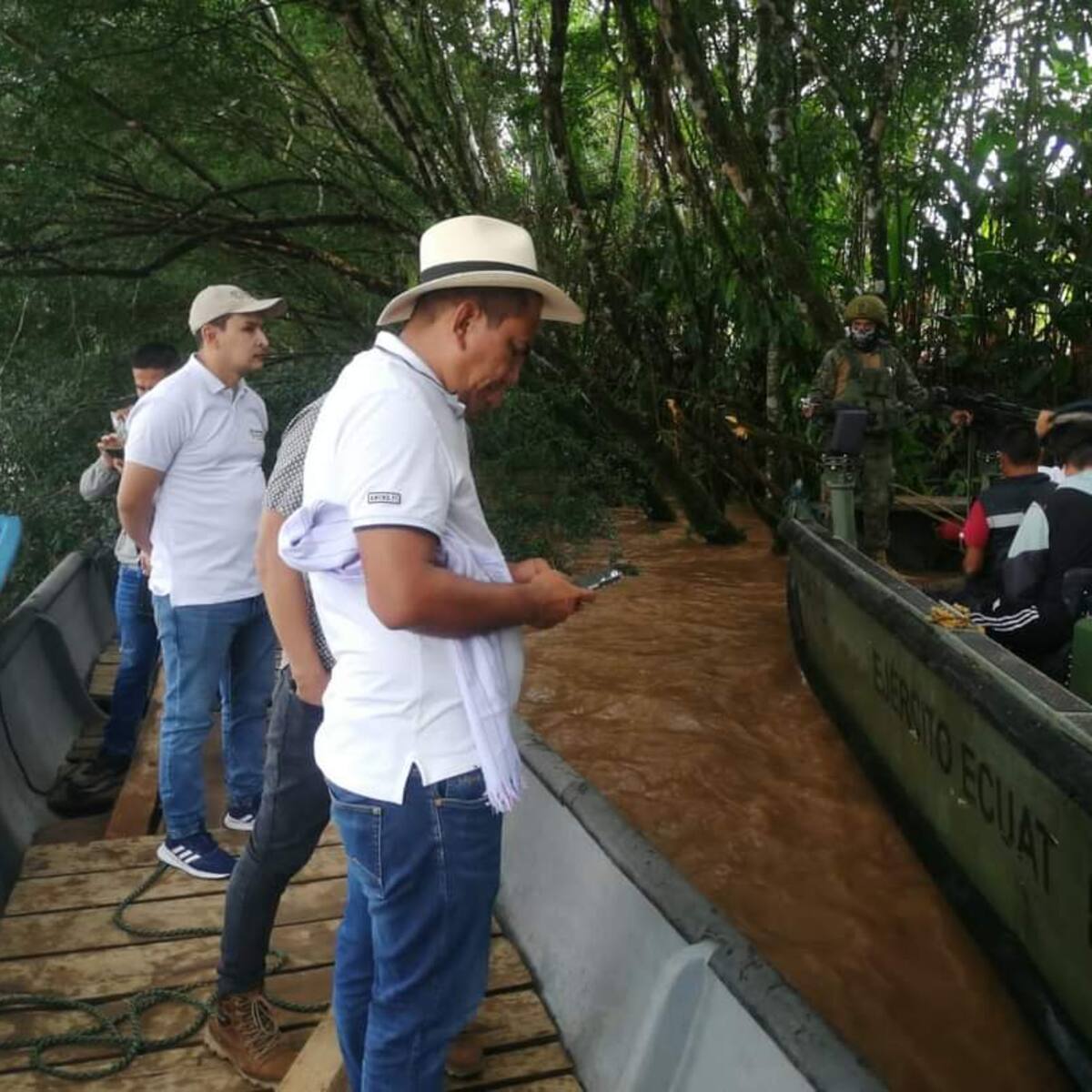 Ejército ecuatoriano incursionó en suelo colombiano y retuvo a más de cinco personas