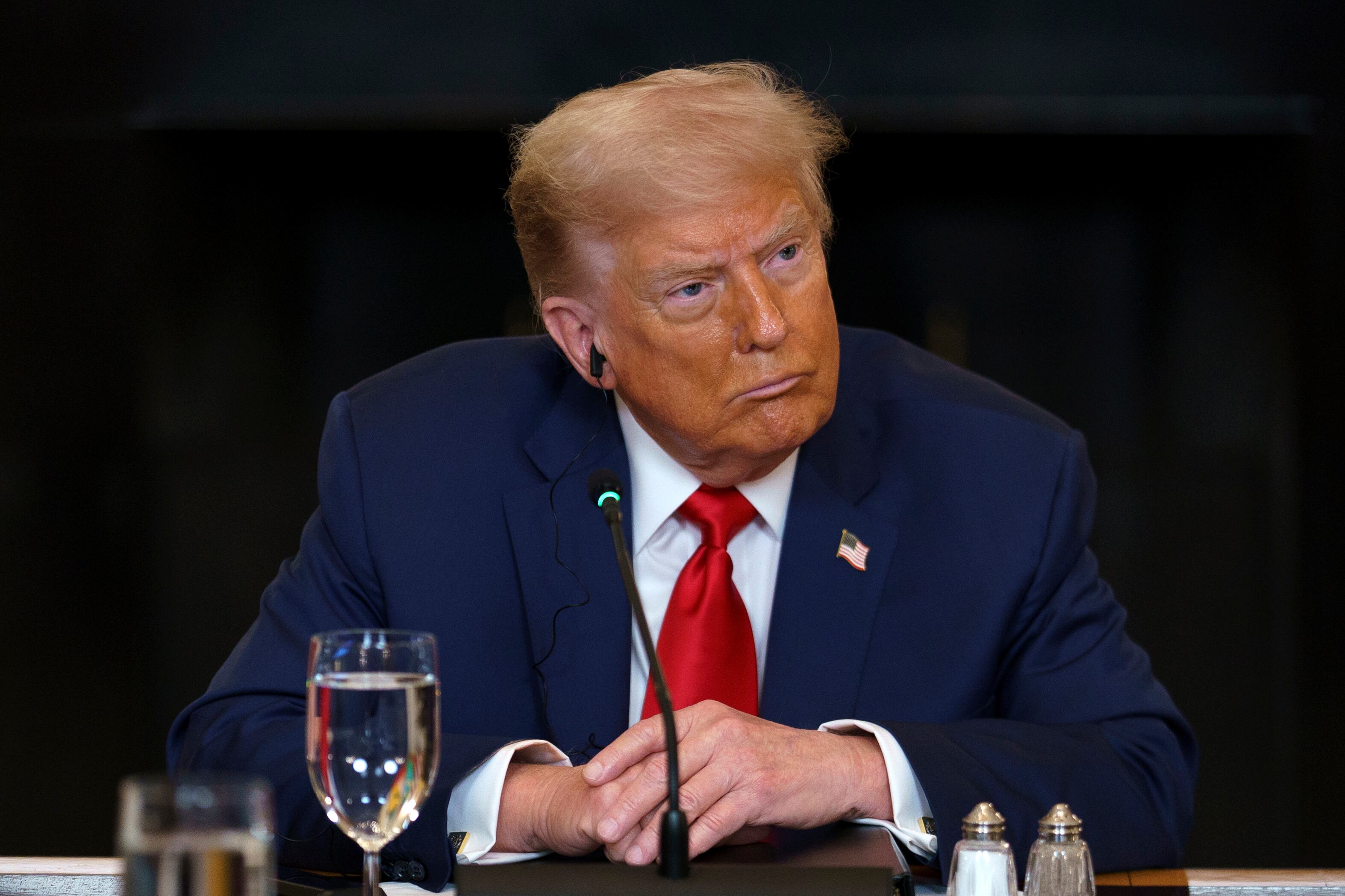 WASHINGTON (United States), 09/07/2025.- US President Donald Trump during a meeting with African leaders at the White House, Washington, DC, USA, 09 July 2025. President Trump is meeting with the leaders of Gabon, Guinea-Bissau, Liberia, Mauritania and Senegal at the White House to discuss trade. EFE/EPA/WILL OLIVER / POOL POOL