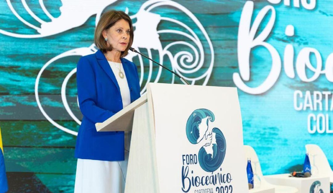 Desde Cartagena la alta funcionaria respondió de manera breve las acusaciones a su esposo, sobre el tema de San Andrés que reveló Caracol Radio