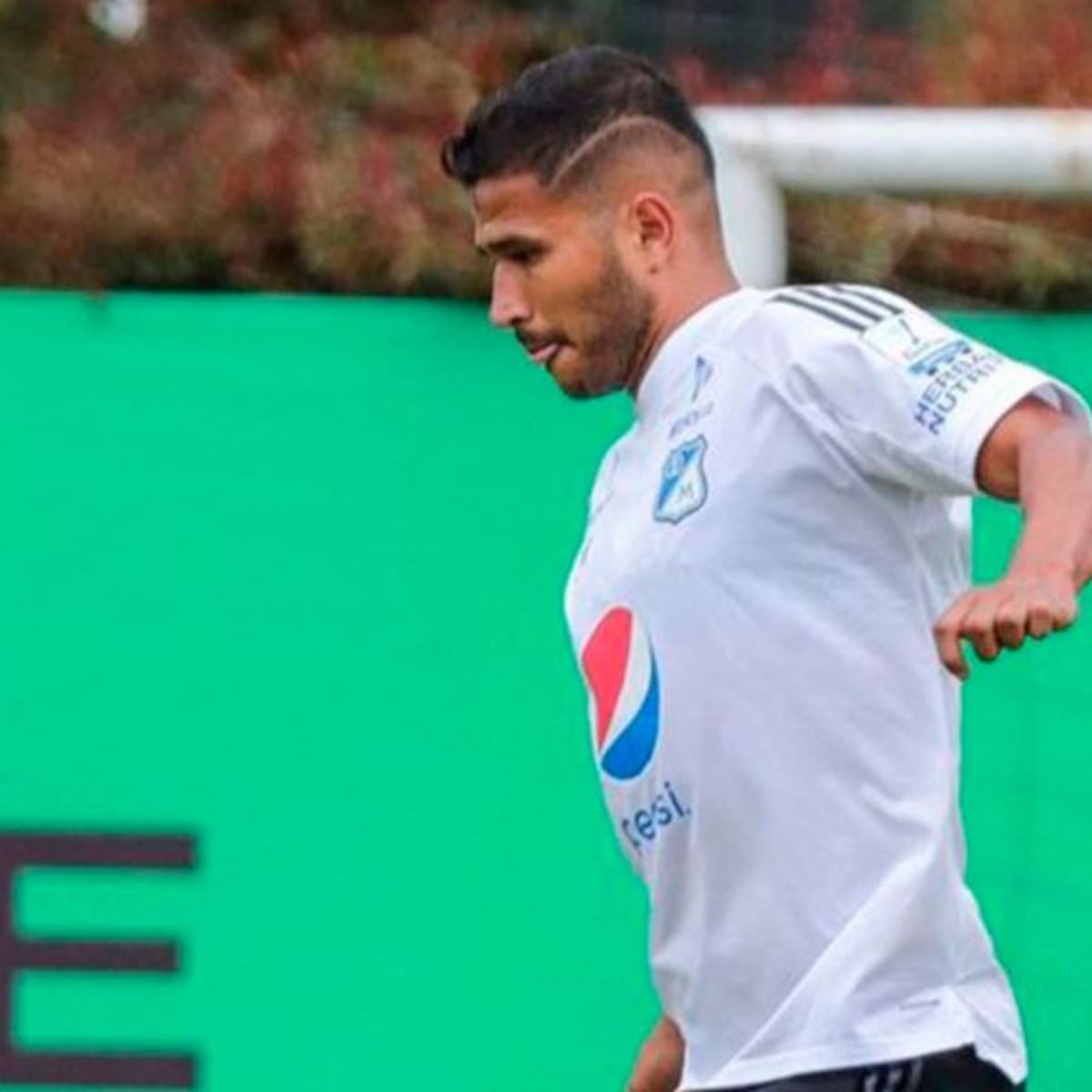 La emoción de Larry Vásquez: "Millonarios cambió la vida de mi familia"