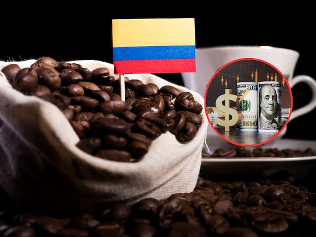 Granos de cafécon una bandera de Colombia y de fondo dólares estadounidenses (Fotos vía Getty Images)