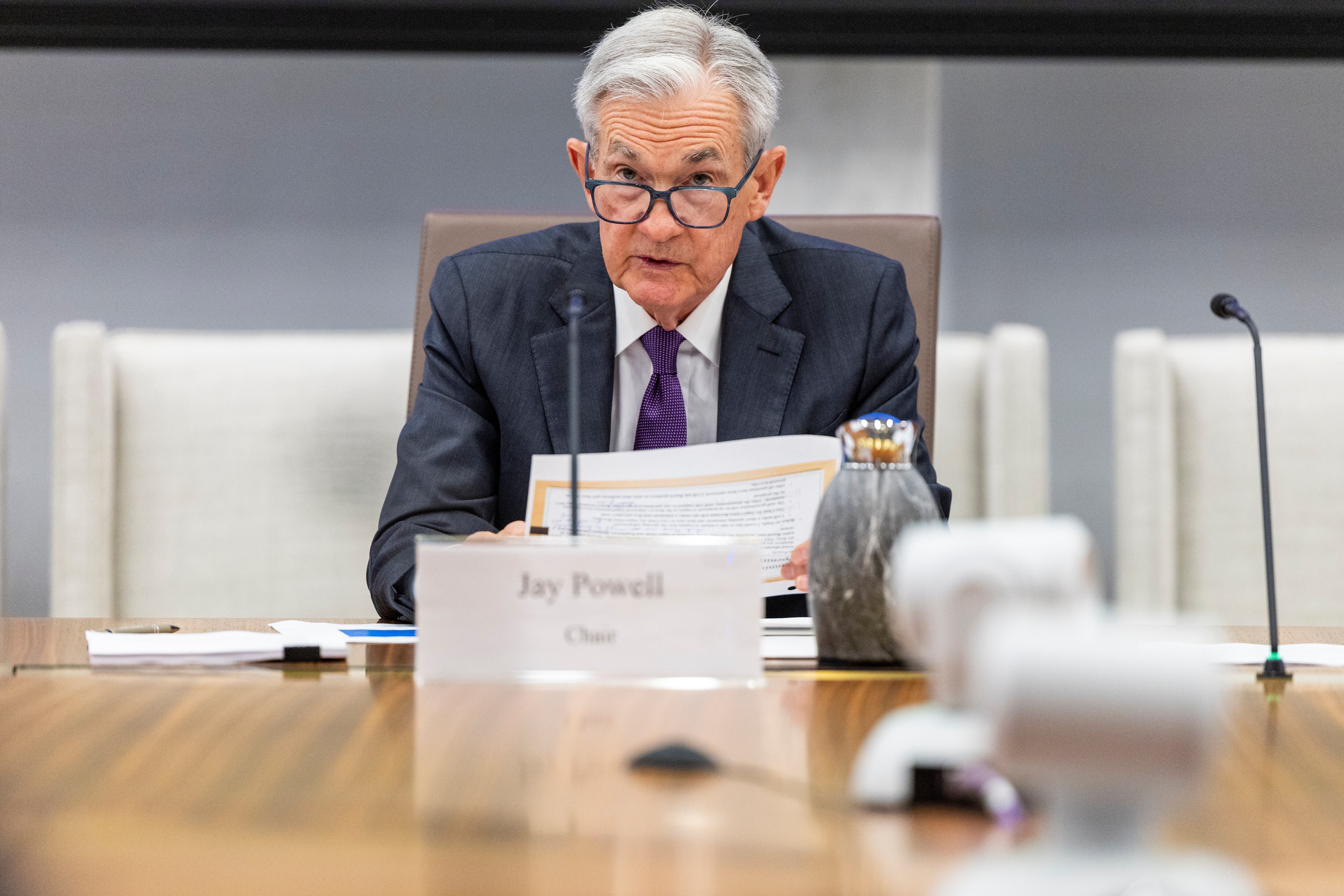 WASHINGTON (United States), 25/06/2025.- Chairman of the Federal Reserve Jerome Powell delivers opening remarks during a Federal Reserve Board open meeting at the Federal Reserve Board Building in Washington, DC, USA, 25 June 2025. The Federal Reserve Boards open meeting was to discuss proposed revisions to the Boards supplementary leverage ratio standards. EFE/EPA/SHAWN THEW