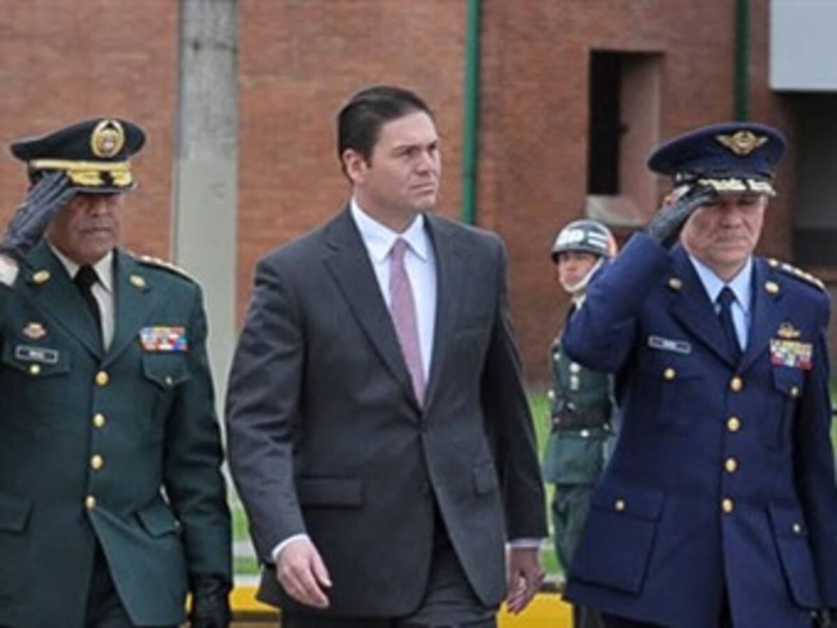Gobierno no aceptará que miembros de las FFMM tengan menos beneficios jurídicos que desmovilizados