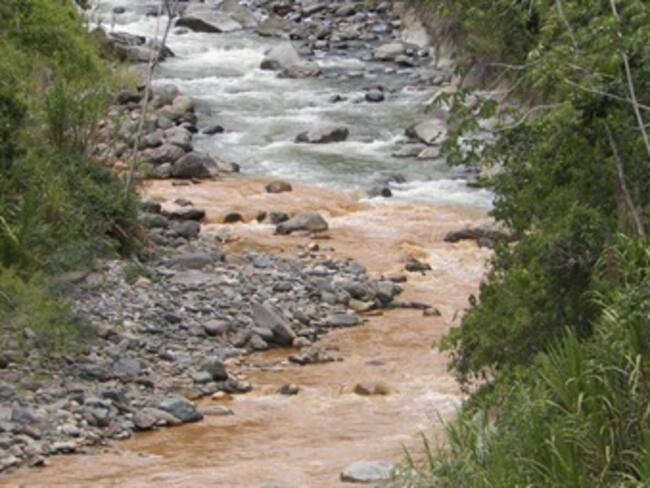 Más de 5.000 habitantes de Tolima consumen agua contaminada con lodo, cianuro y plomo