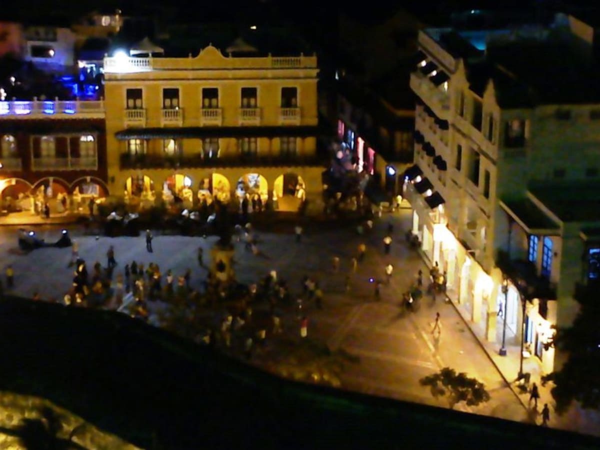 Urge regular prostitución en el centro histórico de Cartagena: residentes