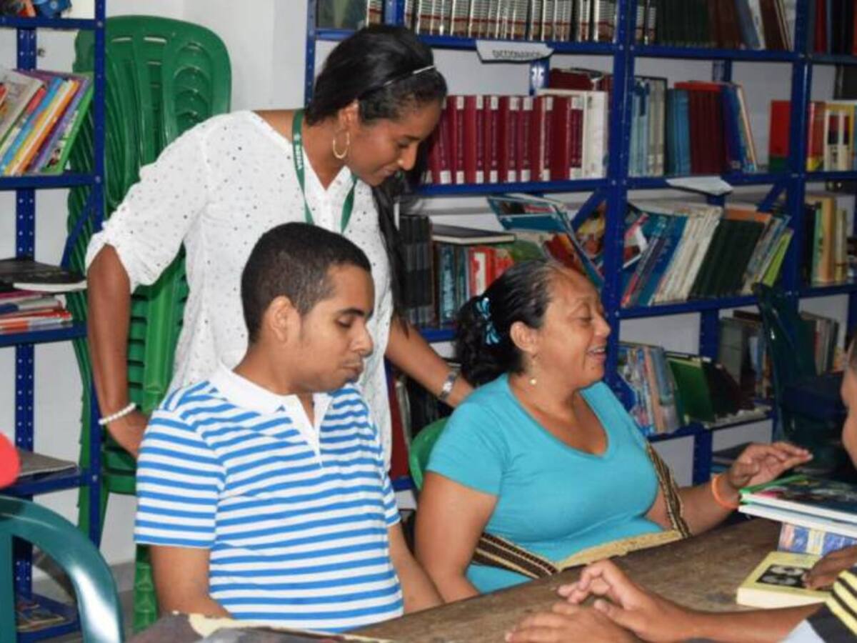 15 personas con discapacidad visual capacitados en informática en Cartagena
