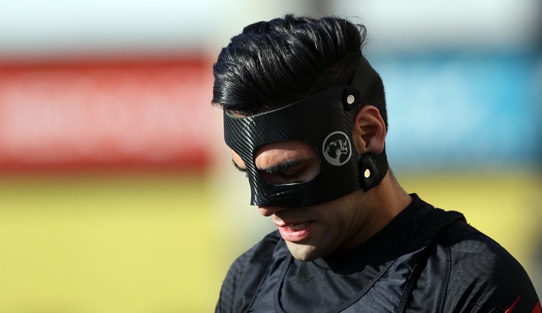 El 'Tigre' reapareció en las prácticas tras dos semanas ausente por una fractura en el rostro.