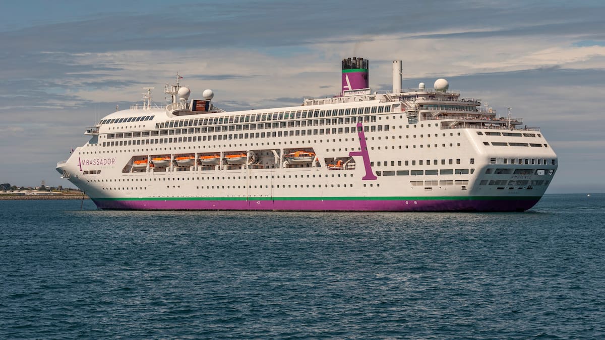 Un muerto y 1.700 confinados en un crucero en Burdeos, Francia por un brote de gastroenteritis
