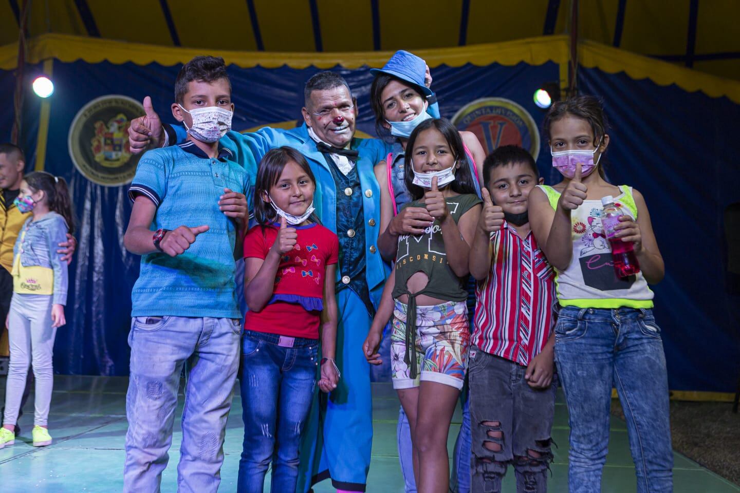 Es por ello que las sonrisas y los aplausos serán la mejor recompensa para quienes combinan el rojo encendido del pimpón con el brillante de sus botas; siempre entregándolo todo por una Colombia que anhela la paz.