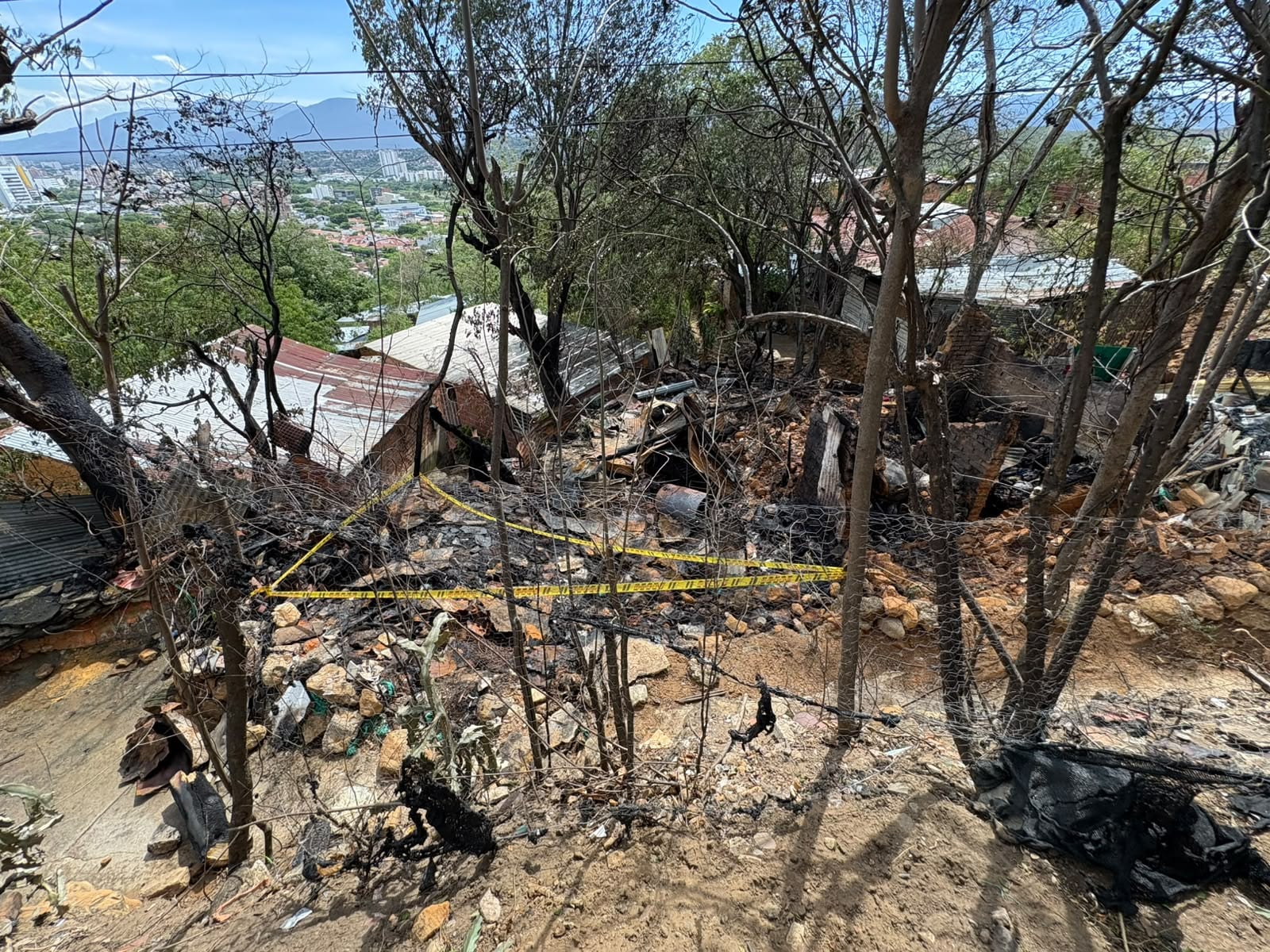 Incendio en Cúcuta deja un hombre muerto: vivienda quedó completamente consumida por las llamas. / Foto: Jenny Márquez.