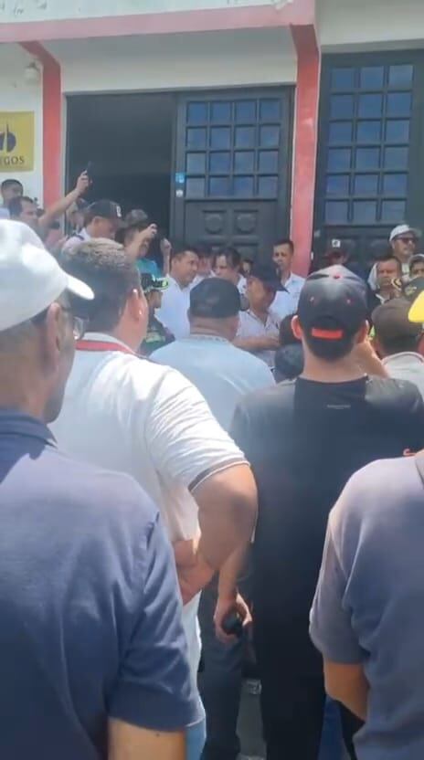 “Estamos haciendo bloqueos intermitentes, como forma de protesta pacífica", Rafael Darío, presidente de la Asociación de Mineros Ancestrales y Tradicionales de Coscuez