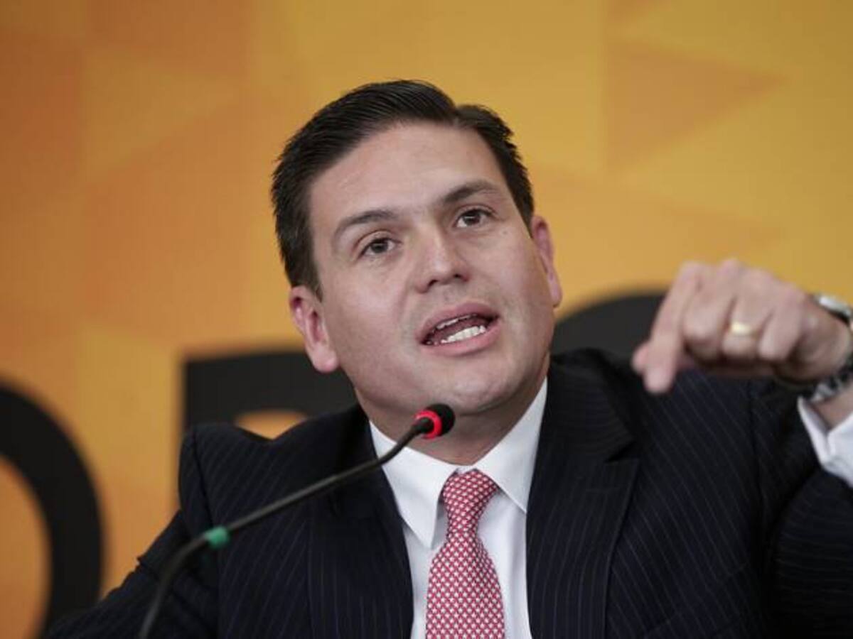 No compro seguidores en Facebook, afirma Juan Carlos Pinzón