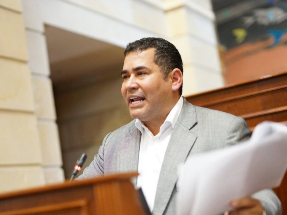 “Los grandes dirigentes están llamados a unir”: liberales a Petro tras criticar mini reforma laboral