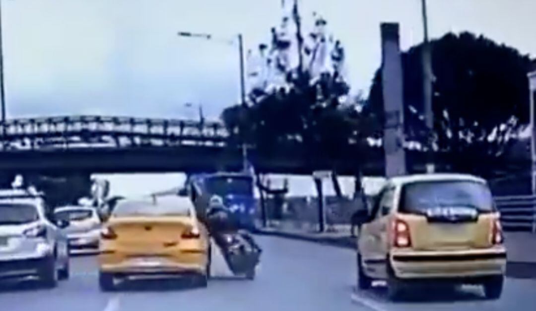 Taxi contra una moto.