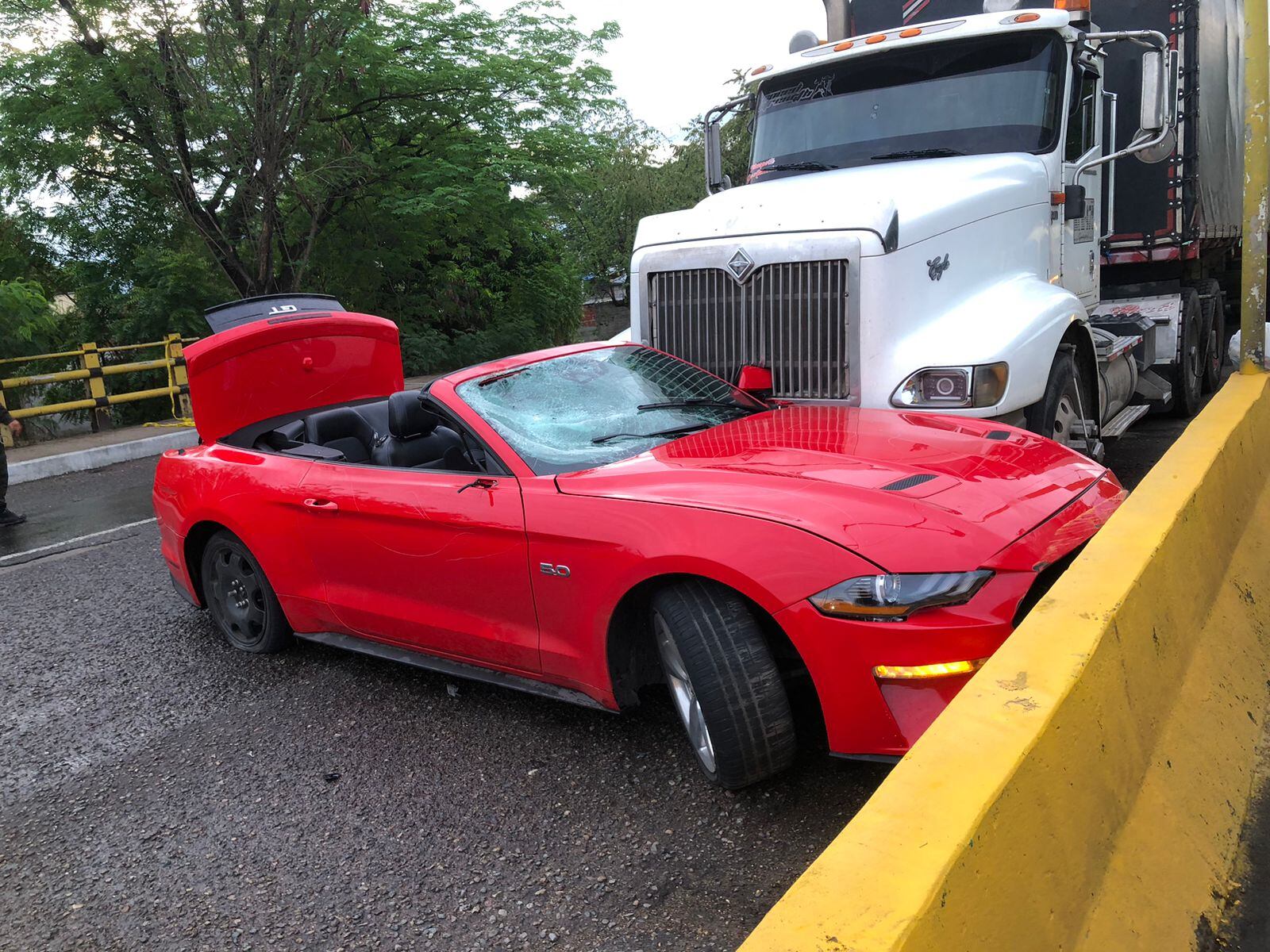En un trágico accidente de tránsito registrado en la avenida circunvalación de Neiva. Foto Caracol Radio Neiva.