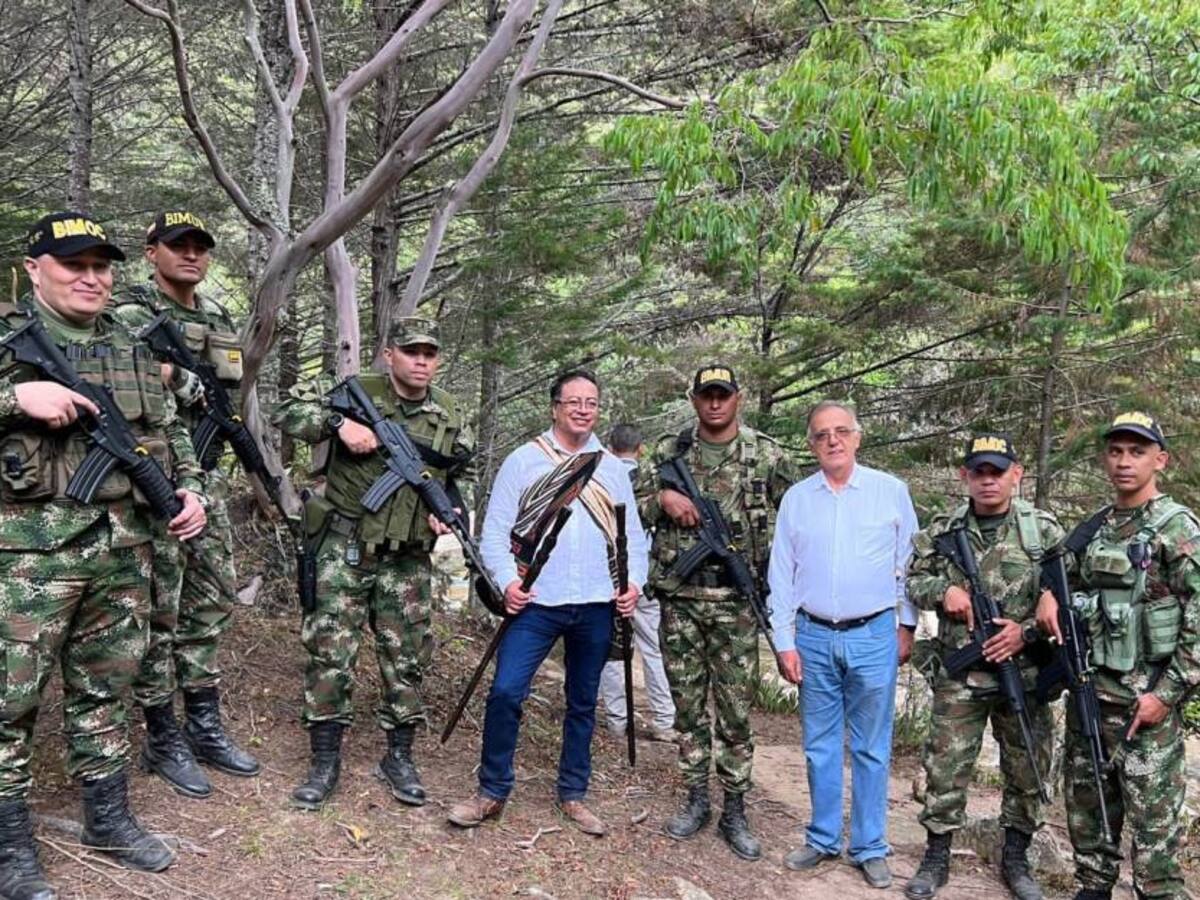 Gustavo Petro tuvo ‘posesión ancestral’ con arhuacos indígenas antes del 7 de agosto