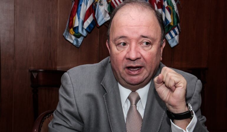 Luis Carlos Villegas Echeverri, ministro de Defensa.