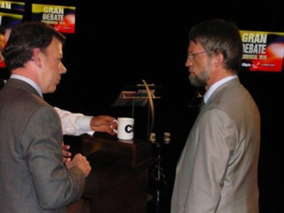 Sigue el enfrentamiento entre Santos y Mockus por el tema de la extradición