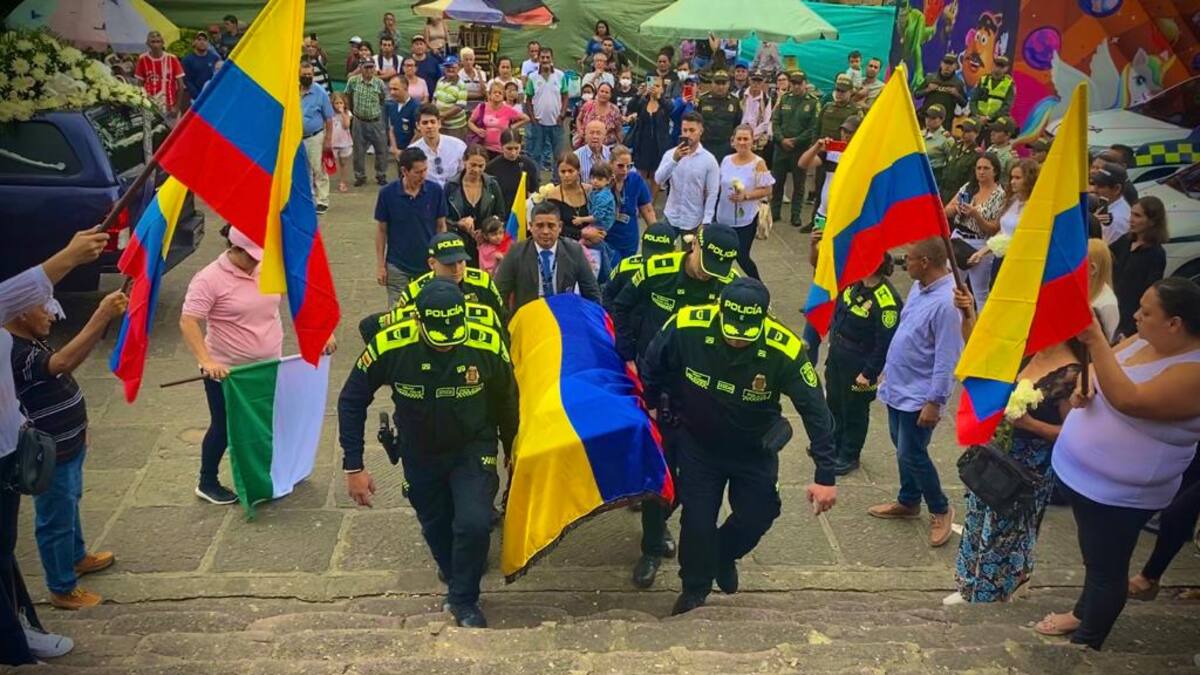 Así fue el último adiós al Subintendente Ángelo Martínez en Piedecuesta