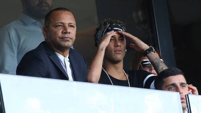 Neymar junto a su padre.