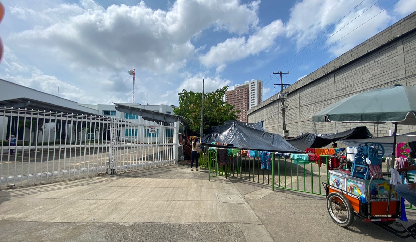Foto: minga indígena protesta a las afueras de la Hidroeléctrica Urrá.