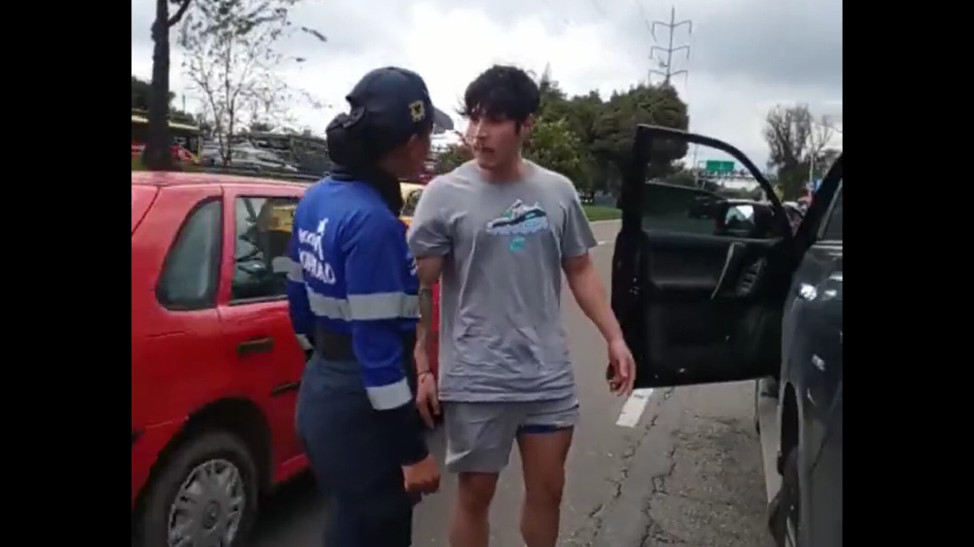 Un conductor agredió verbalmente a una agente civil de transporte en Bogotá