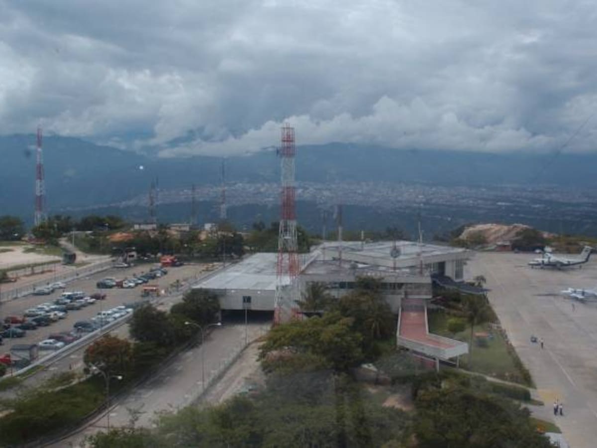 Camioneros bloquean parcialmente vía al aeropuerto Palonegro en Bucaramanga