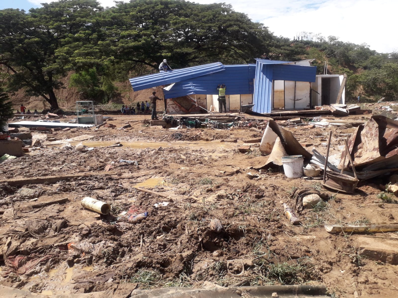 Afectados continúan a la esperan cumplimiento de promesas