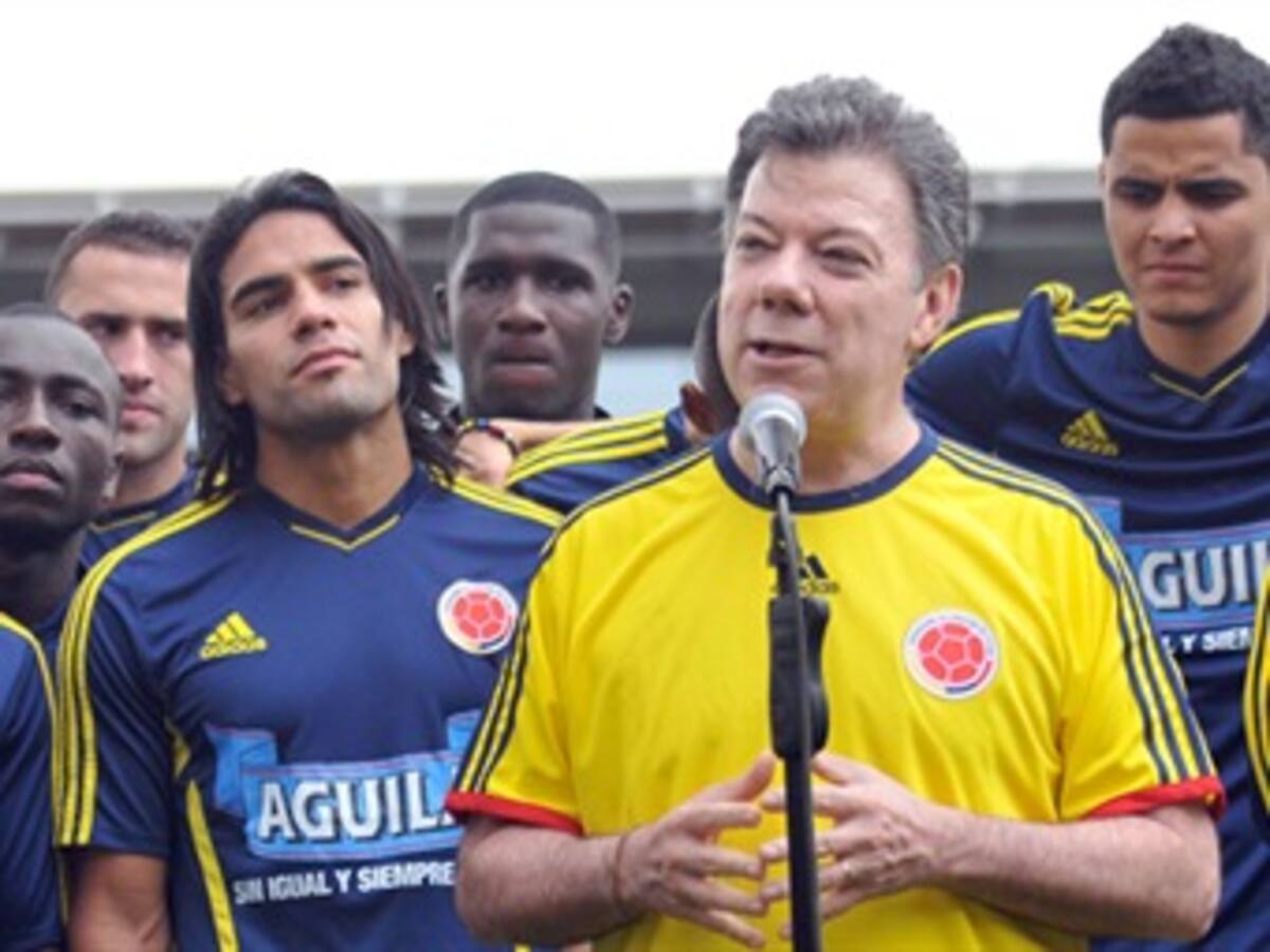 Presidente Santos desea suerte y anima a la Selección Colombia que viajó a Bolivia