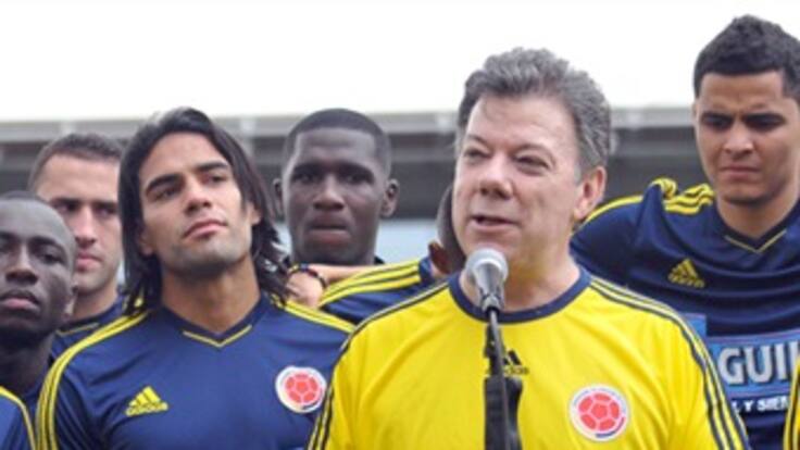 Presidente Santos desea suerte y anima a la Selección Colombia que viajó a Bolivia