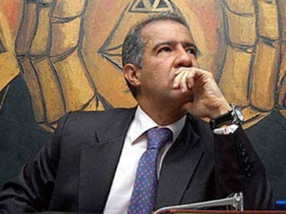 ‘Yo no veo a los magistrados recibiendo dinero para elegirme’: Mario Iguarán
